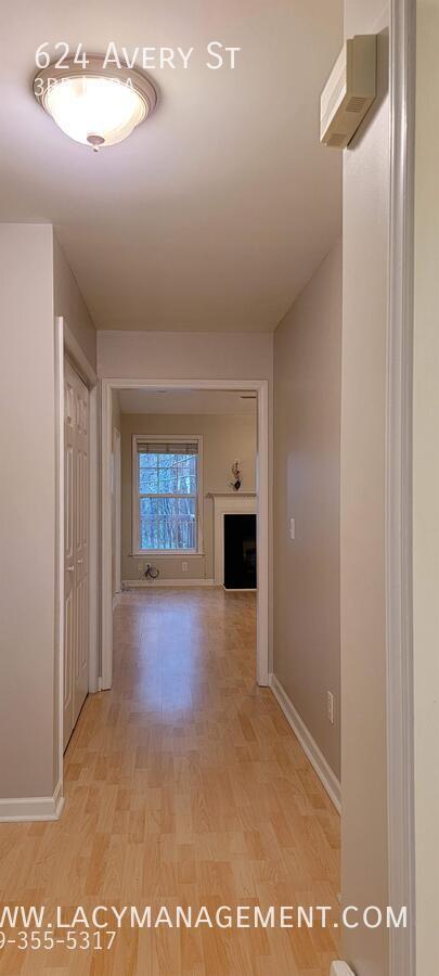 Building Photo - 624 Avery St