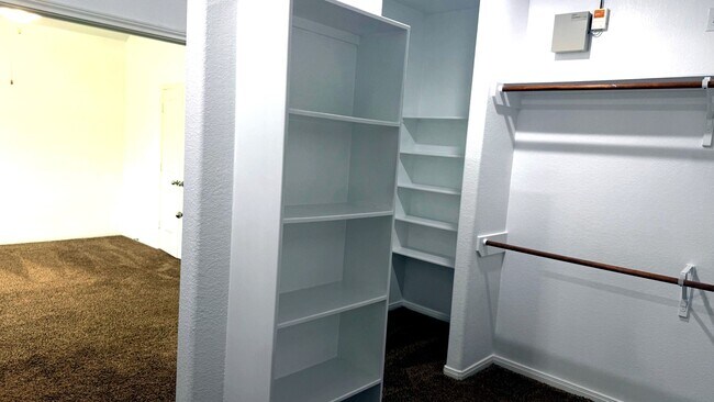 Building Photo - 5318 Claymore Meadow Ln