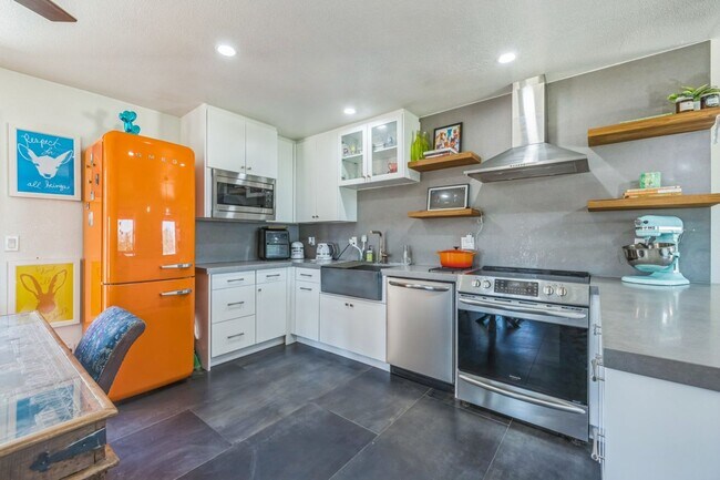 Building Photo - 3 Bedroom 1.5 Bath Modern Farmhouse near JT National Park * MOVE IN SPECIAL*