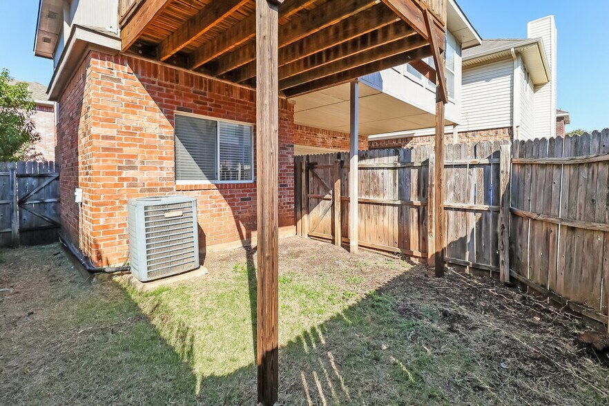 Building Photo - 18930 Ravenglen Ct