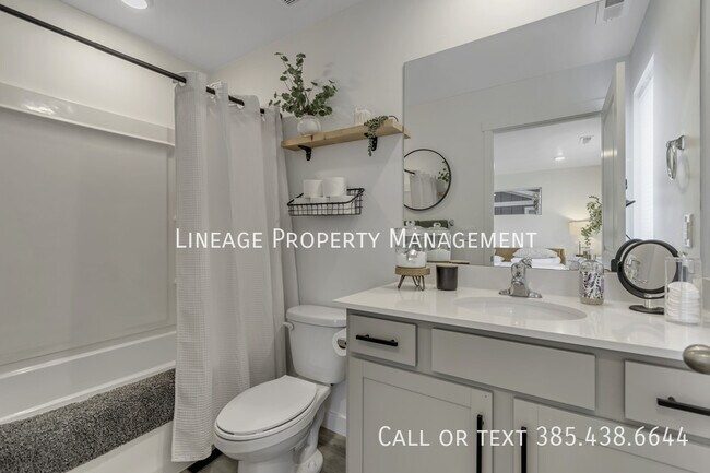 Building Photo - 3940 N Cougar Ln