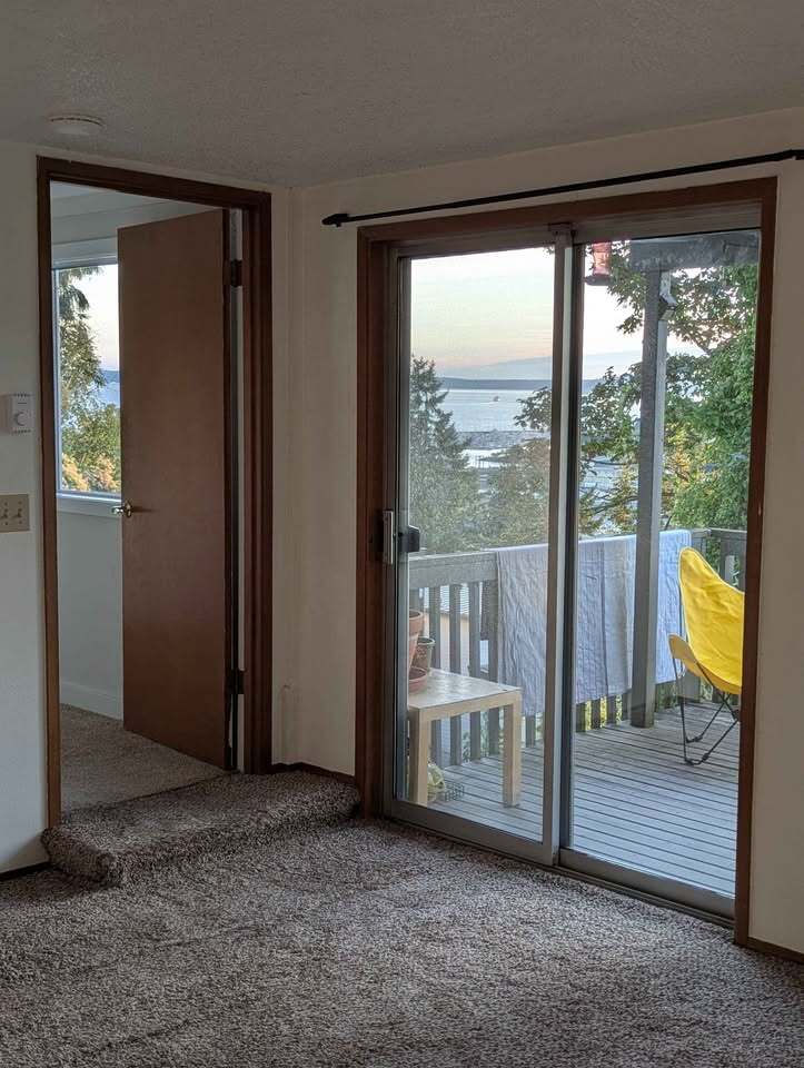 Building Photo - 2219 11th Ave W