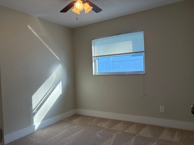 Building Photo - Refreshed North St Pete 4 Bedroom Home