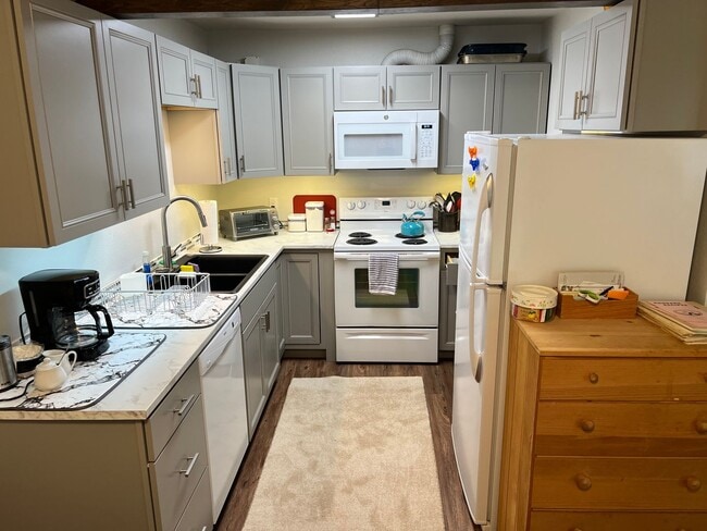 Building Photo - 3 Bed 2 Bath Fully Furnished Unit in Fairbanks- SORRY, NO PETS!
