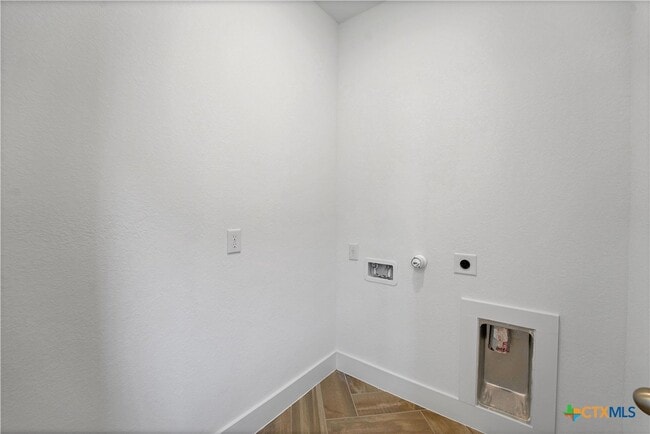 Building Photo - 1057 Easy Gruene