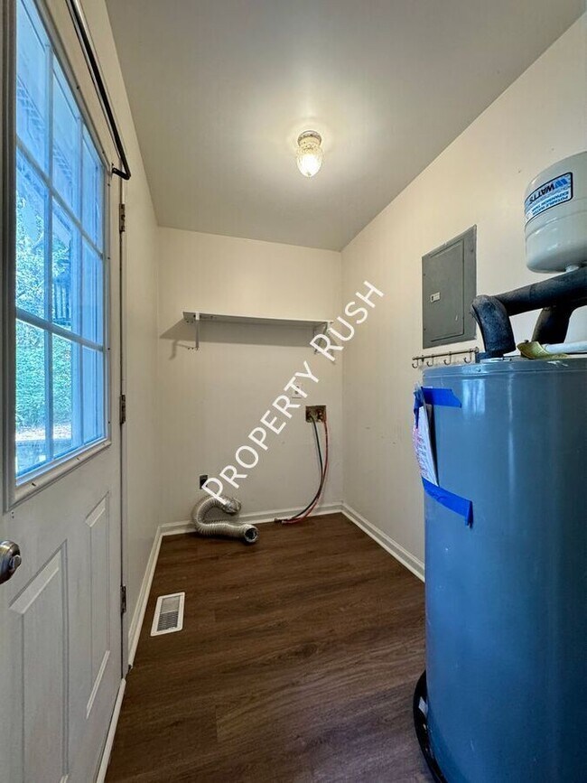 Building Photo - 6018 Champion Rd