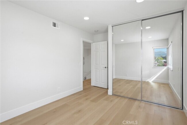 Building Photo - 7 San Vincente