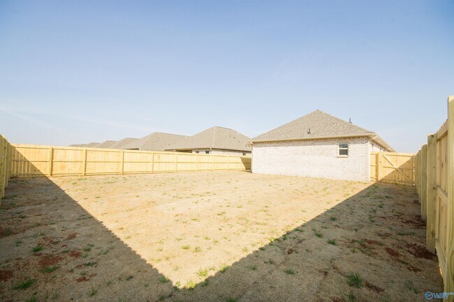 Building Photo - 12605 Juniors Dr
