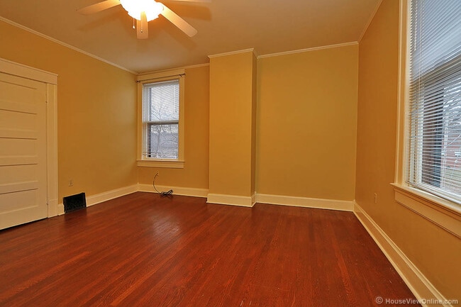 Building Photo - Three Story House Close to SEMO - June 2026- May 2027 Lease