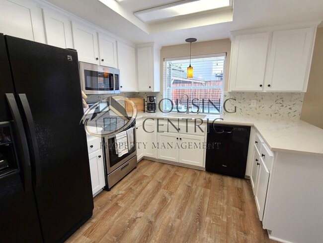 Building Photo - Executive Folsom Rental EXCELLENT Location and a POOL!