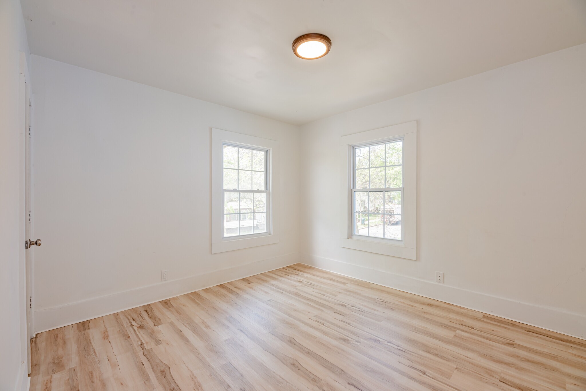 Building Photo - 575 Woodbine Ave