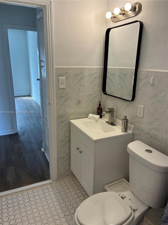 Building Photo - 750 NE 86th St