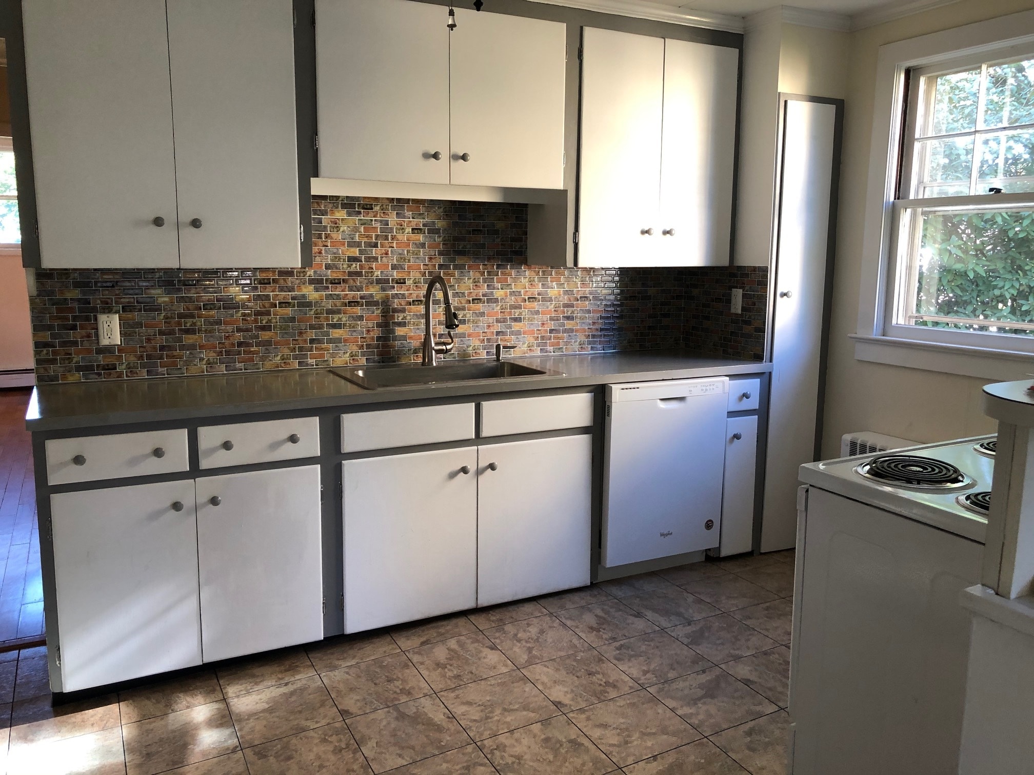 1st FL - 37 E Broad St