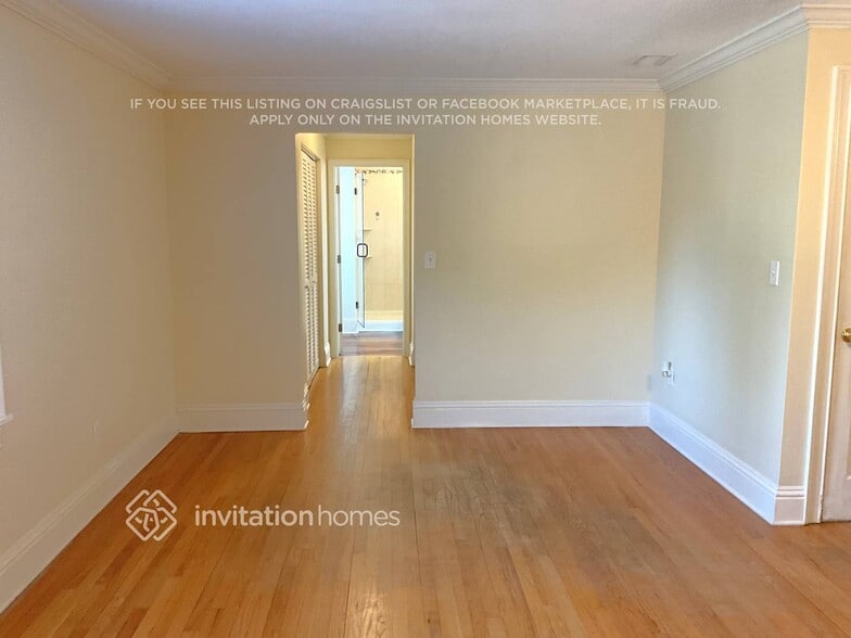 Building Photo - 207 Flamingo Ln