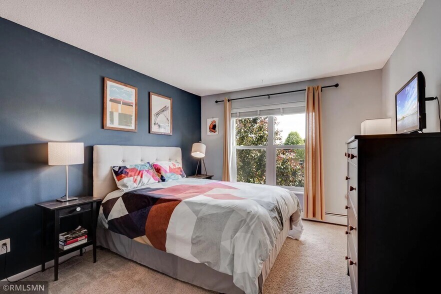 Building Photo - 720 3rd Ave NE