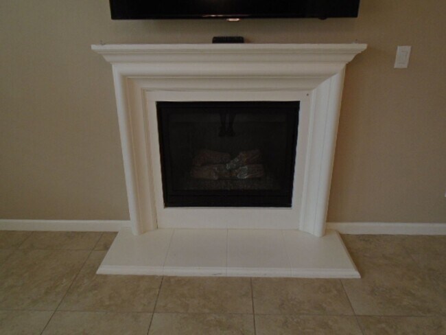 Building Photo - BEAUTIFUL 2 STORY IN WEST ROSEVILLE! 4 BEDROOM, 3 BATH, 3 CAR GARAGE, WITH LOW MAINTENANCE YARD!