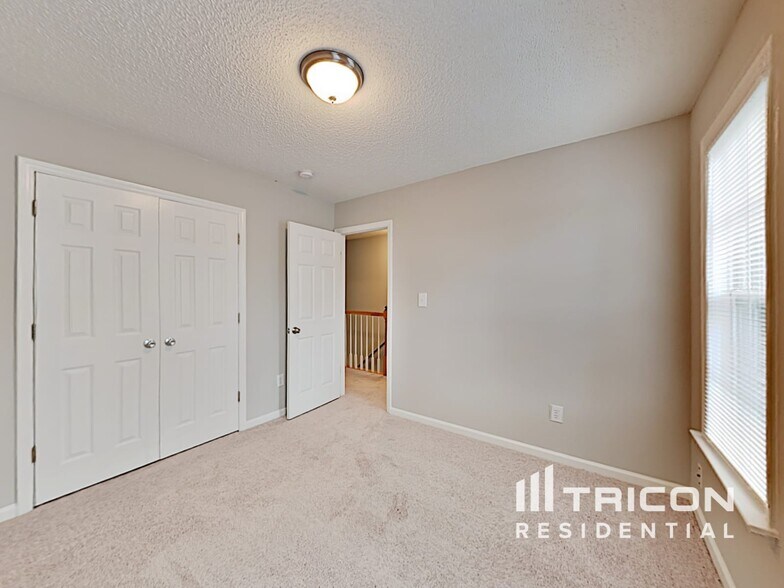 Building Photo - 907 S Philwood Ct