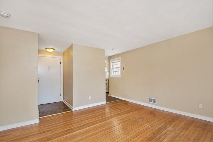 Building Photo - 144 College Ave NE