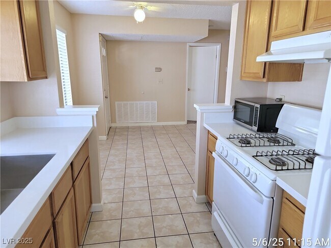 Building Photo - 4730 Nara Vista Way