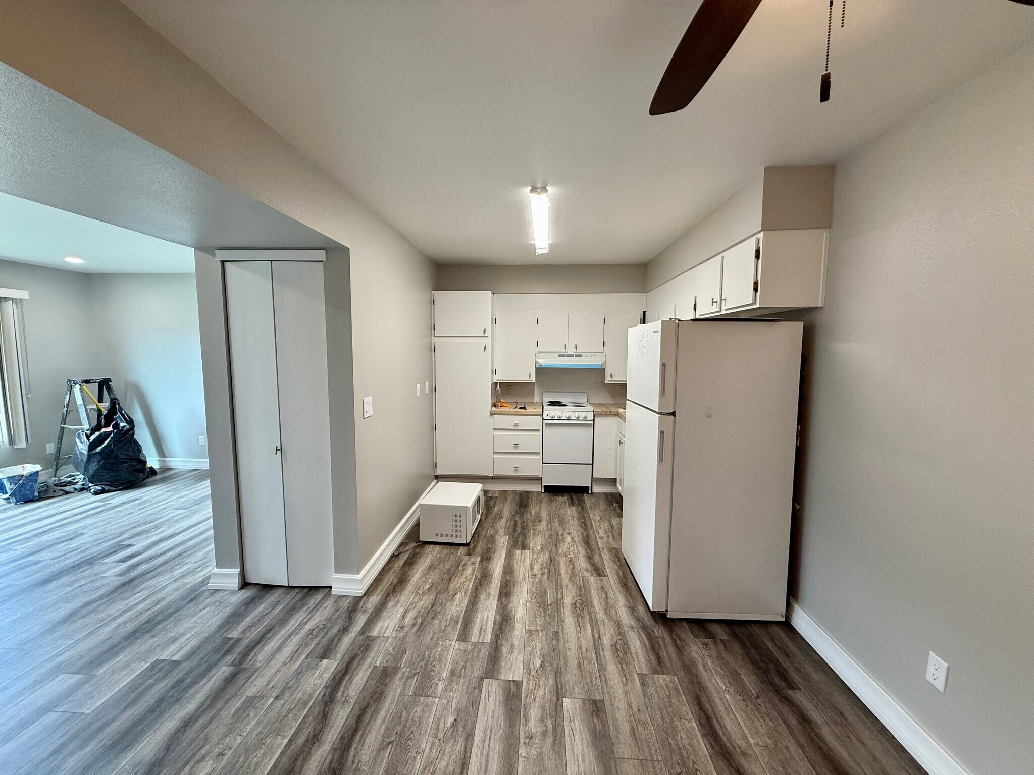 Building Photo - 380 Paradise Cir