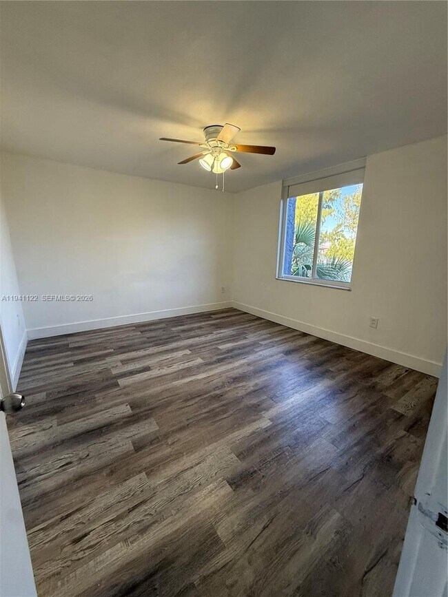 Building Photo - 10000 NW 80th Ct