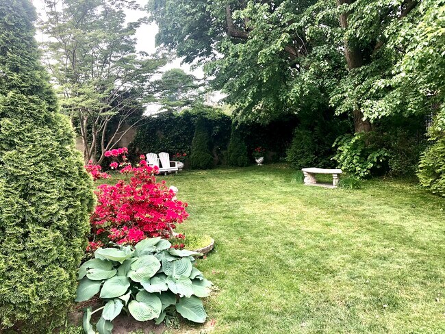 Building Photo - 9 Red Cross Ter