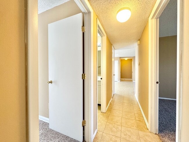 Building Photo - Holden Village Townhome Available - Newly Renovated