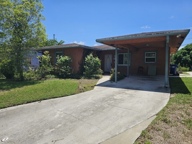 Building Photo - 891 NW 34th Way