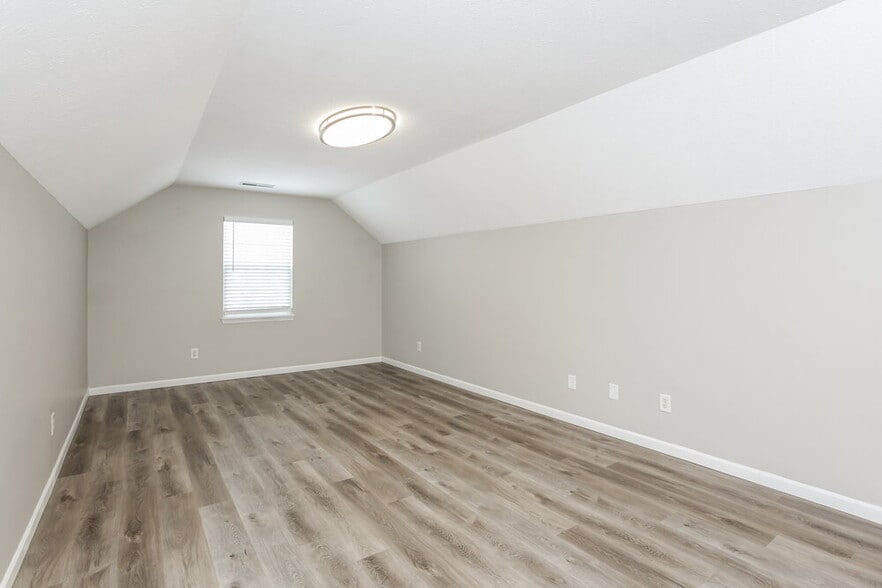 Building Photo - 1120 Central Park Blvd N