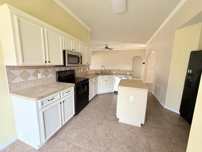 Building Photo - 2409 Gail Dr