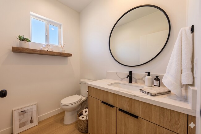 Building Photo - 2847 S Victoria Ave