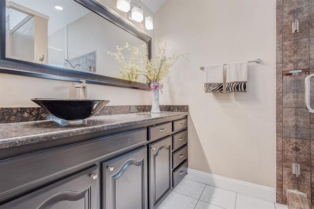 Building Photo - 2600 Northcrest Dr