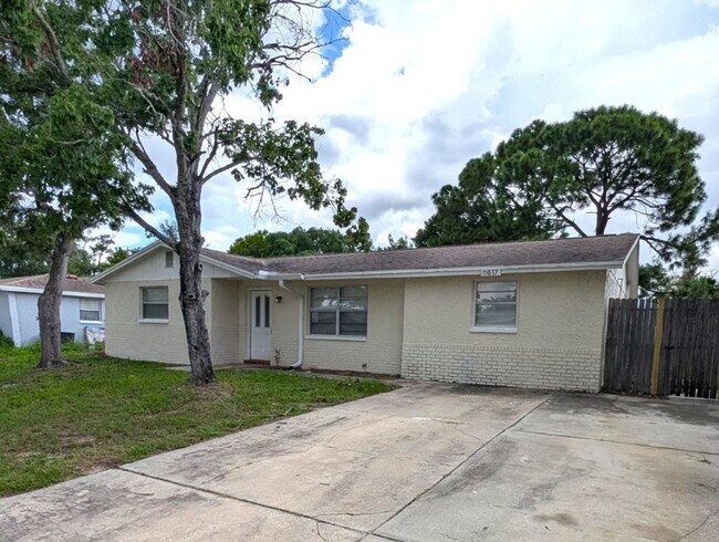 Building Photo - 6617 Lenoir Dr