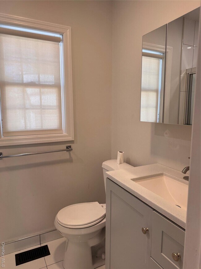 Building Photo - 14 Fenner Ln