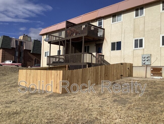 Building Photo - 1027 Westmoreland Rd