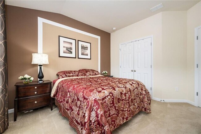 Building Photo - 4306 Laurel Creek Ct SE