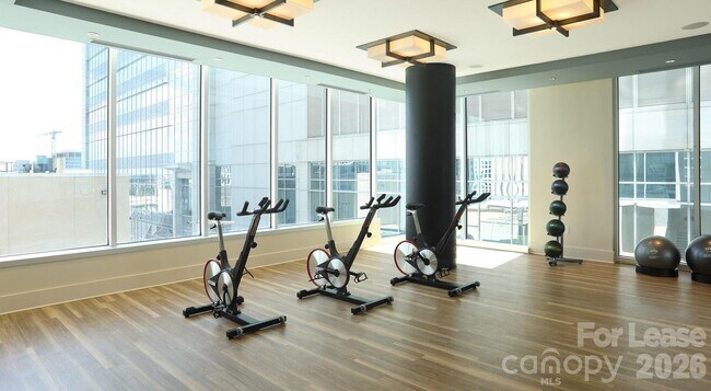 Building Photo - 525 S Church St