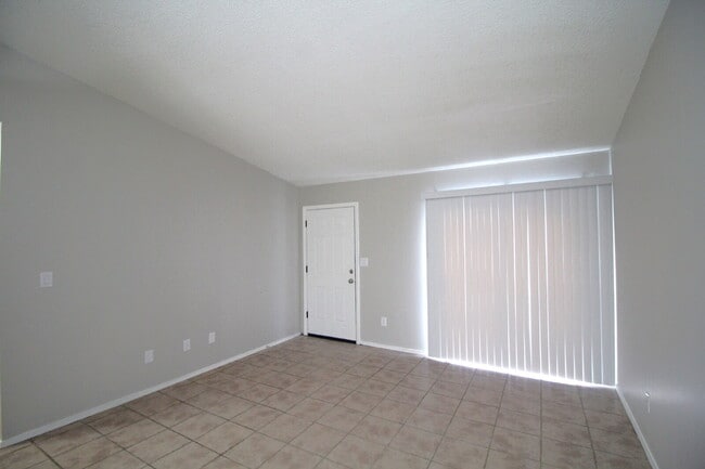 Building Photo - Move-In Ready 2-Bedroom Apartment - 1/2 Off First Month Rent!