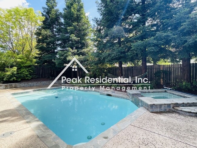 Building Photo - 4 br, 3 bath House - 981 Cameron Dr