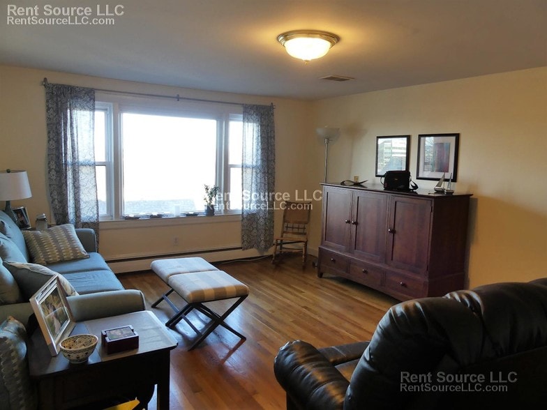 Building Photo - 98 Moreland St