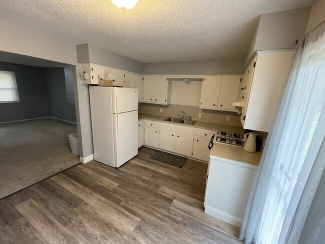 Building Photo - Woodward Duplex