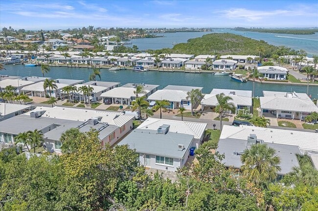 Building Photo - 914 Spanish Dr S