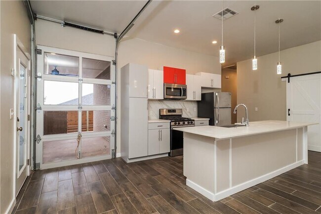 Building Photo - 11233 Paradise Out Ln