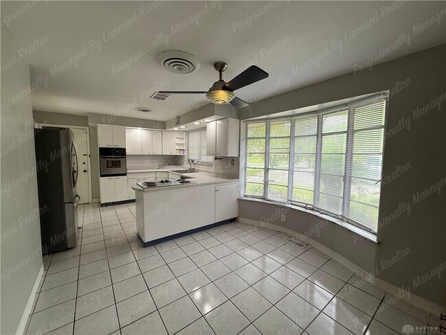 Building Photo - 3776 Dorset Dr