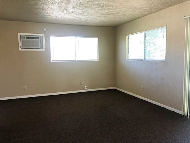 Building Photo - 735 Rosedale Dr