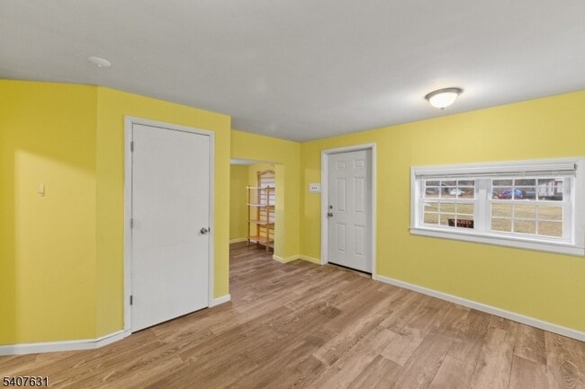 Building Photo - 190 US-46