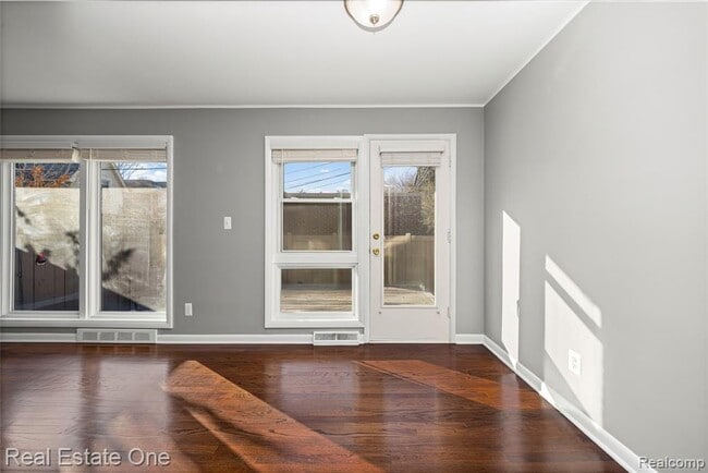 Building Photo - 556 Bloomfield Ct