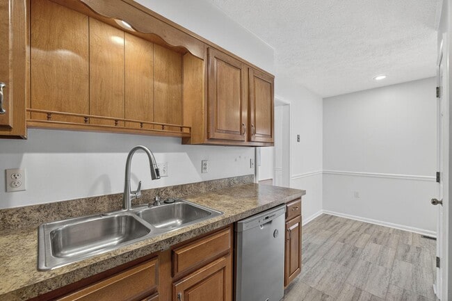 Building Photo - 1984 Cidermill Ln