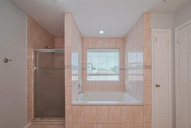 Building Photo - 1439 El Camino Village Dr