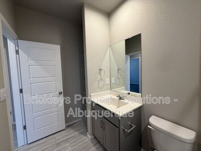 Building Photo - 768 Amatista Lp SE